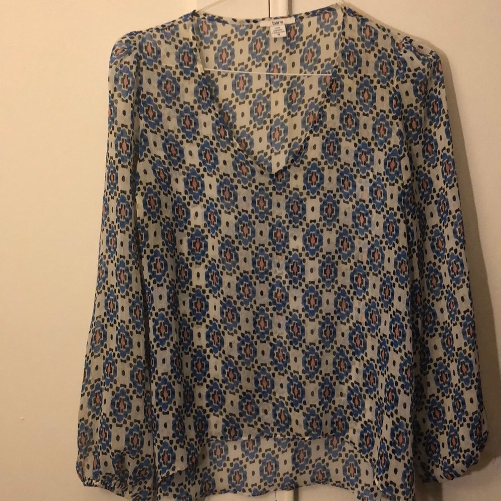 Sheer Bar III vneck high low top